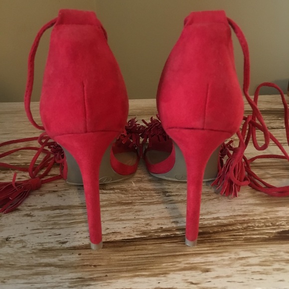Red tassel heels - Picture 3 of 5